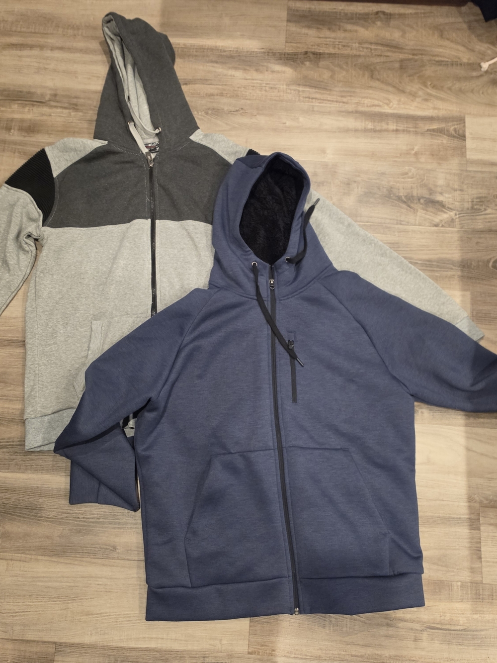 Mens Full-Zip Hooded Sweaters Set Of 2 Size M... + 1 FREE SWEATER